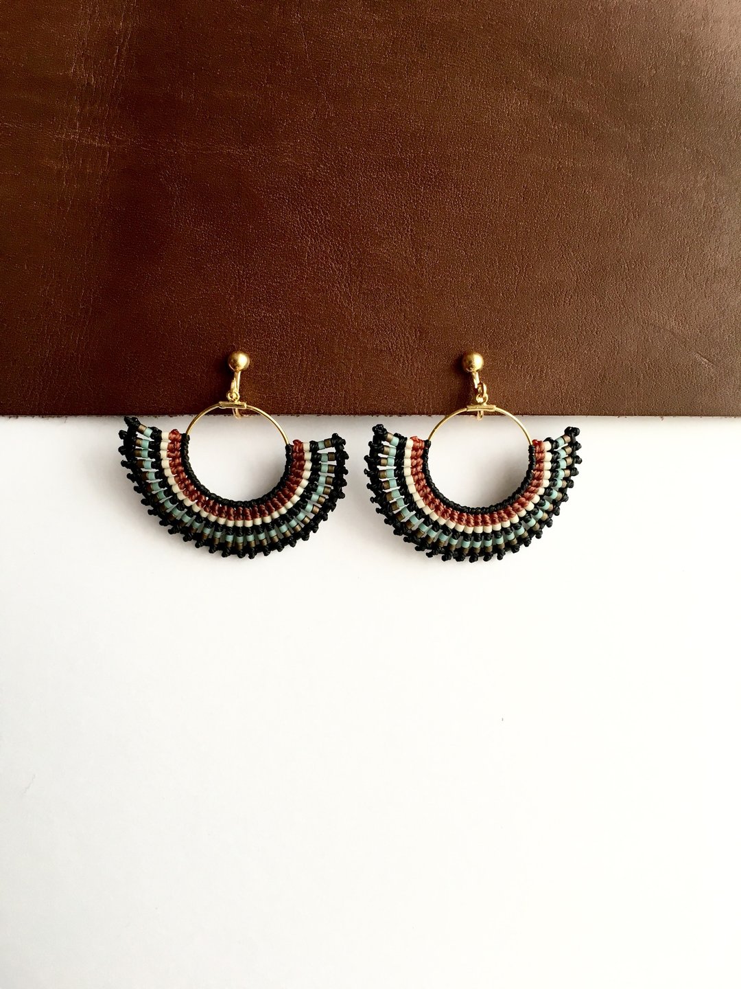 wax cord and beads earring - 耳环/耳夹 - 棉 红色