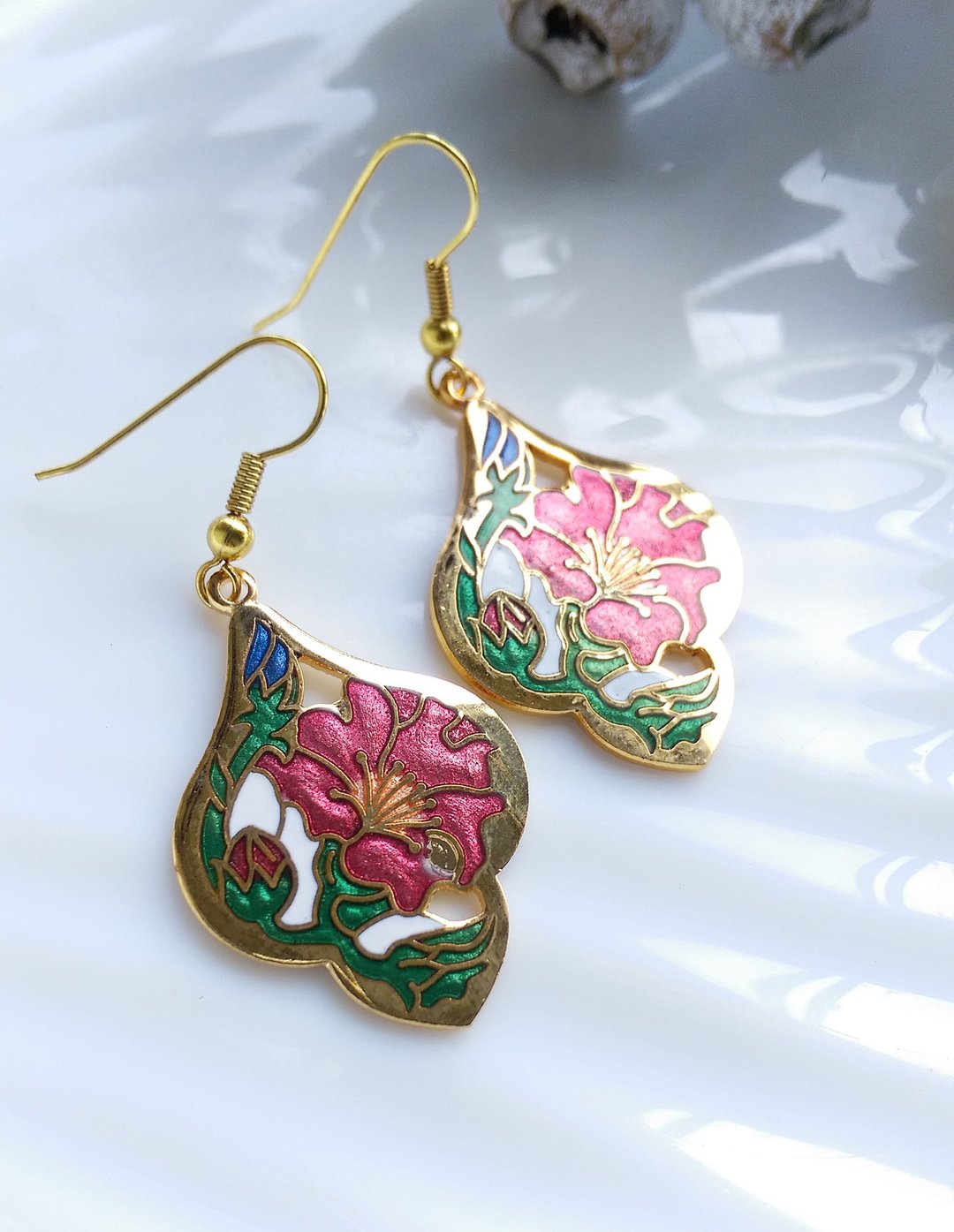 【西洋古董饰品 】景泰蓝 花形 红色花卉 耳勾针 针式耳环 - 耳环/耳夹 - 其他材质 金色