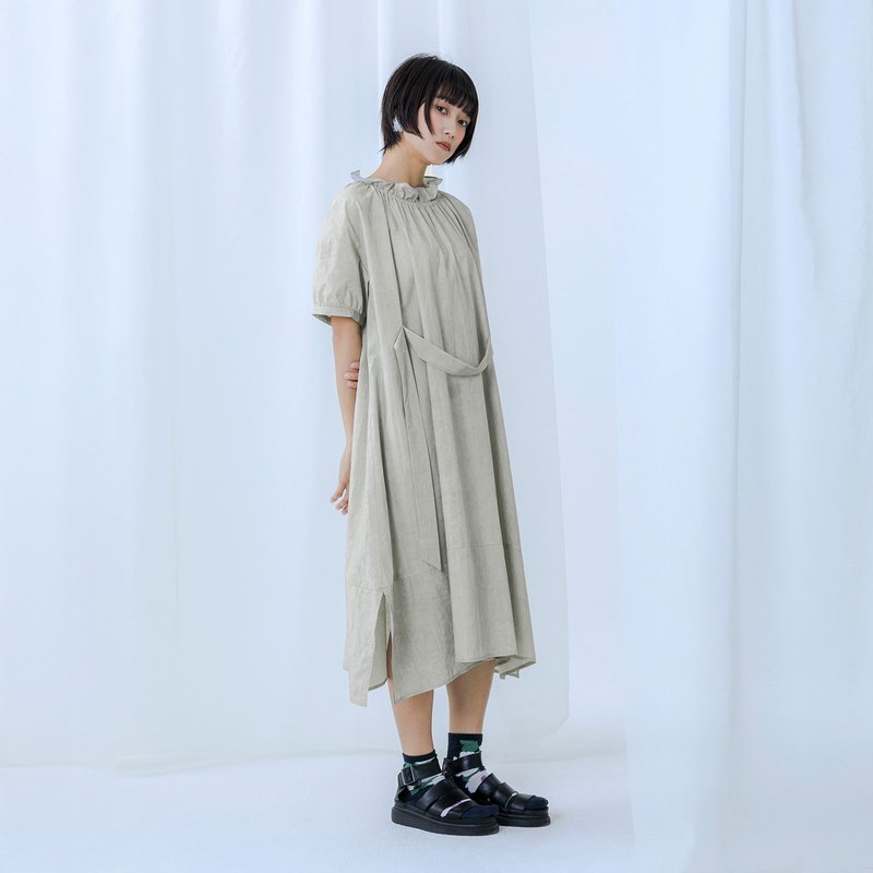 荷叶领飘带泡泡袖洋装 - 洋装/连衣裙 - 棉．麻 灰色