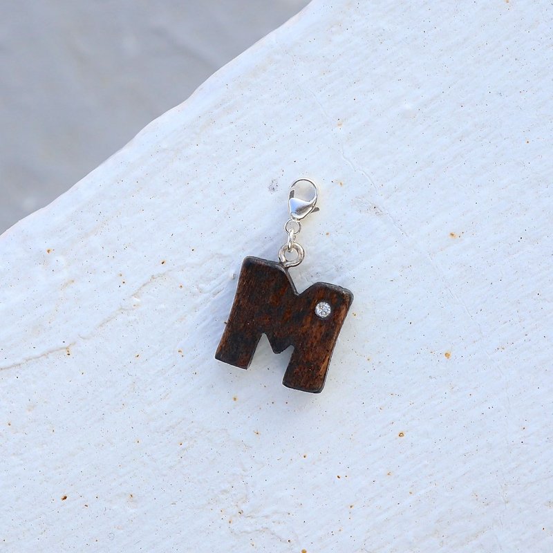 手工木制吊饰   英文字母@M 吊饰  礼物订制 - 吊饰 - 木头 咖啡色