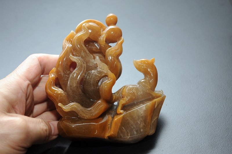 黄兔毛九尾狐 矿石/水晶/灵修/开运/招财/破煞/防小人 - 摆饰 - 水晶 