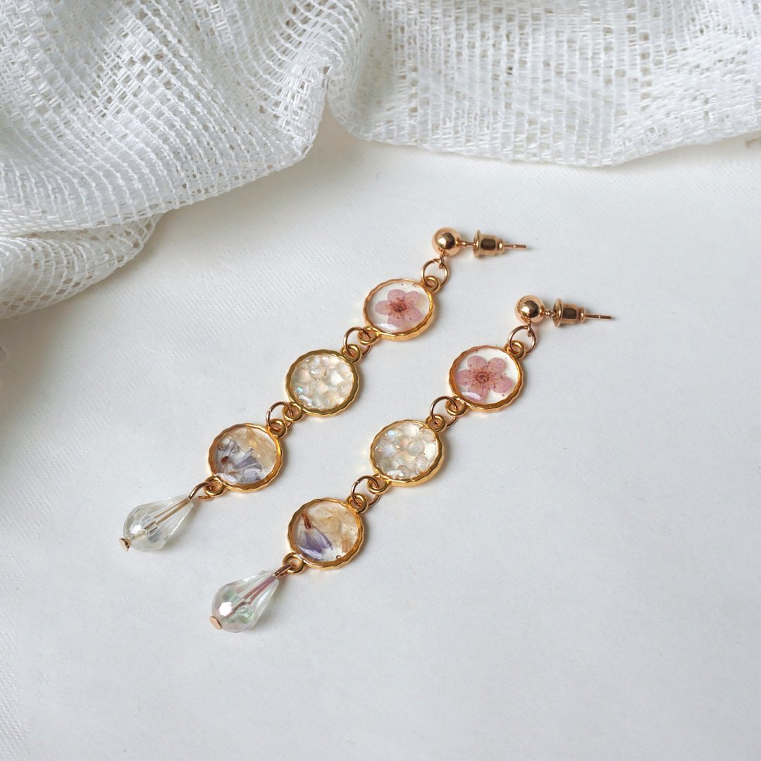 Resin earrings decorated with real flowers and crystals - 耳环/耳夹 - 树脂 粉红色