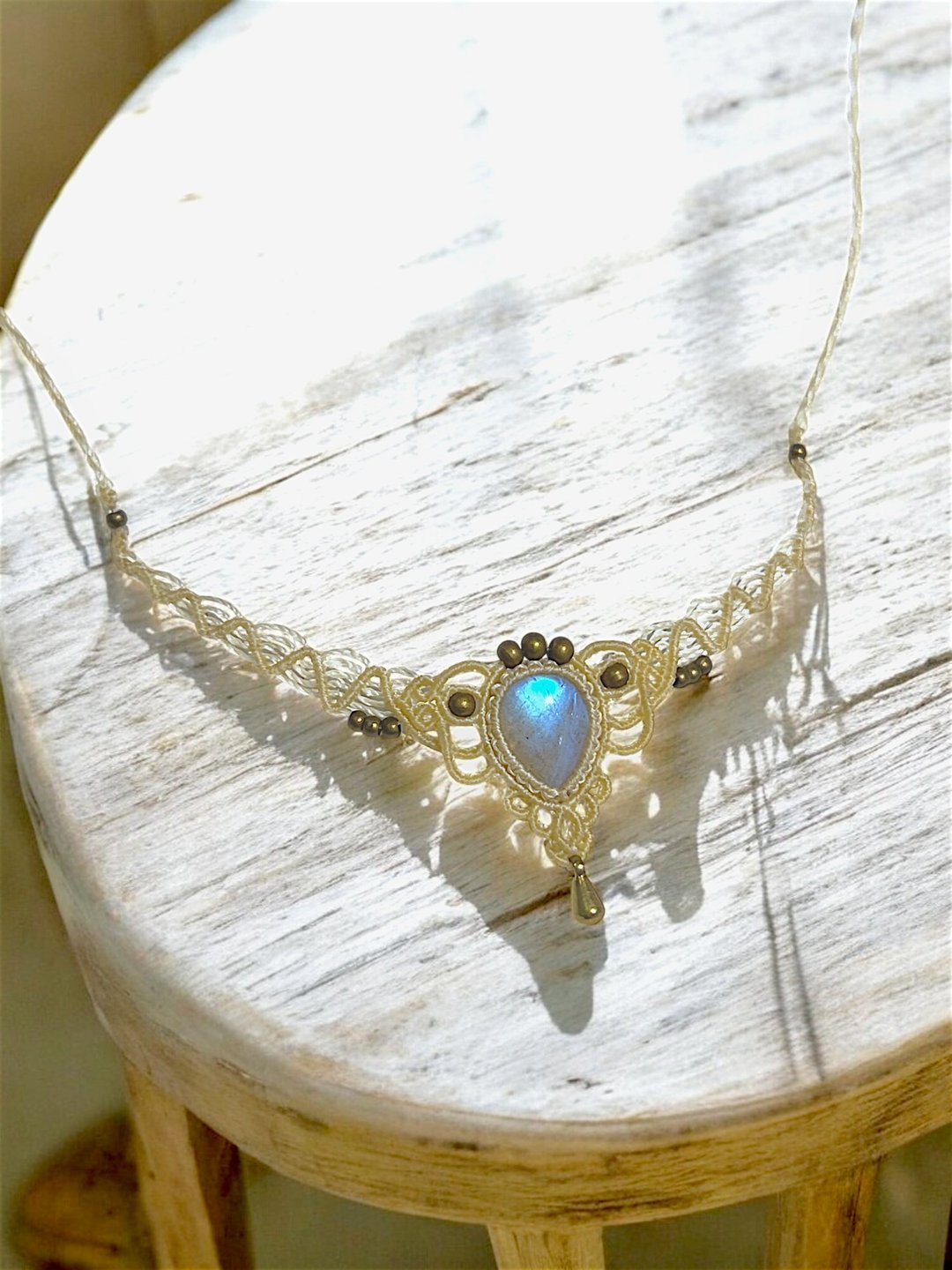 Crystoria Stone | Macrame | 南美蜡线 | 项链 | 蓝光月亮石 - 项链 - 宝石 卡其色