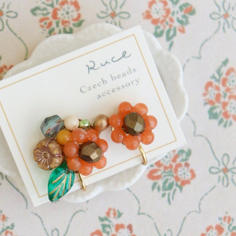 阳光小花与果实花束 / 捷克珠饰耳环 (耳针・耳夹) - 耳环/耳夹 - 玻璃 橘色