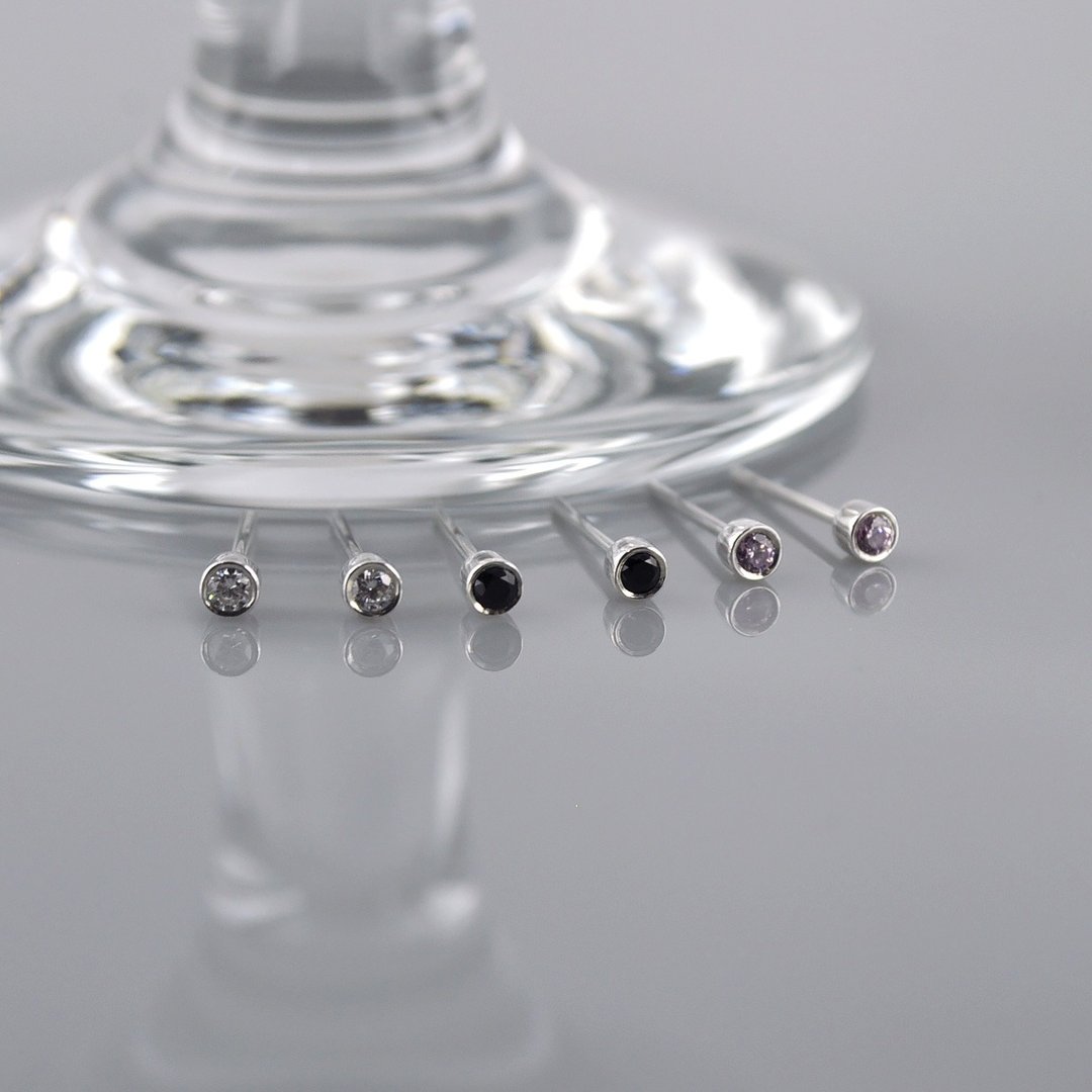 2mm CZ钻石耳环(一对) 925纯银 - 耳环/耳夹 - 纯银 银色