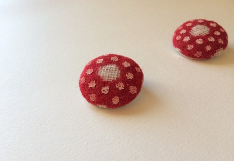paint brooch red dot - 胸针 - 棉 红色