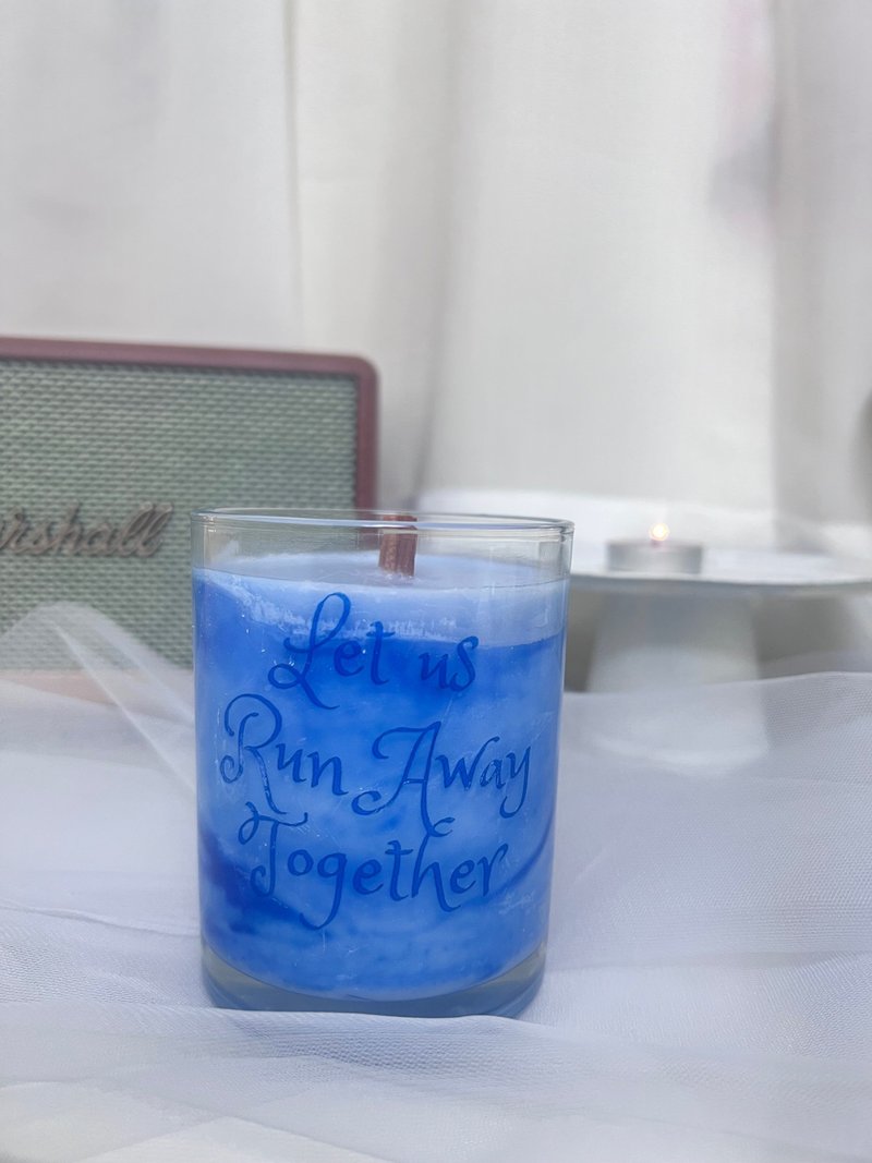 【定制化礼物】Let us Run Away Together 晕染香薰蜡烛杯 - 蜡烛/烛台 - 蜡 蓝色