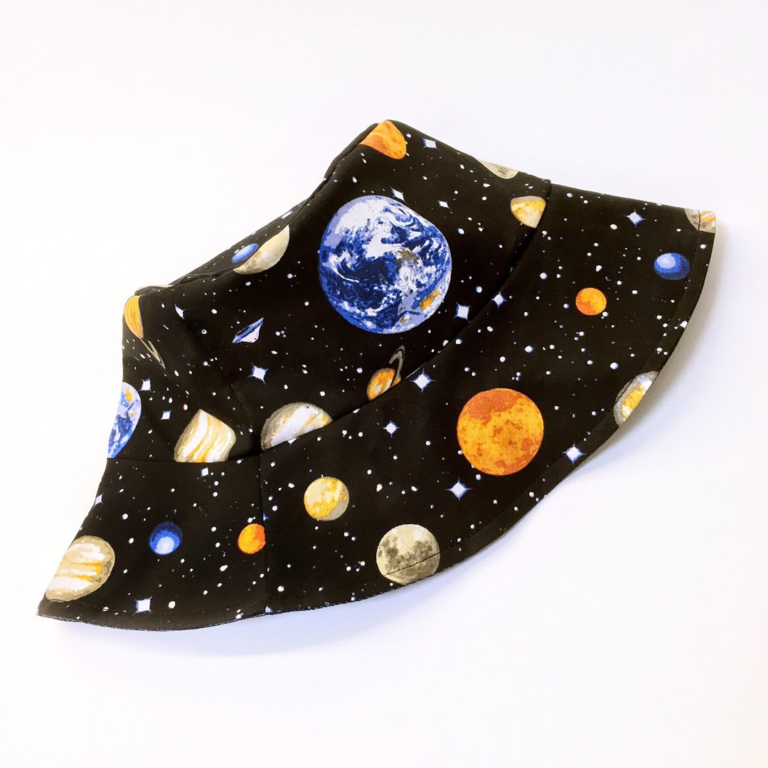 星空系列 宇宙太阳系星球棉麻渔夫帽 手工帽 - 帽子 - 棉 黑色