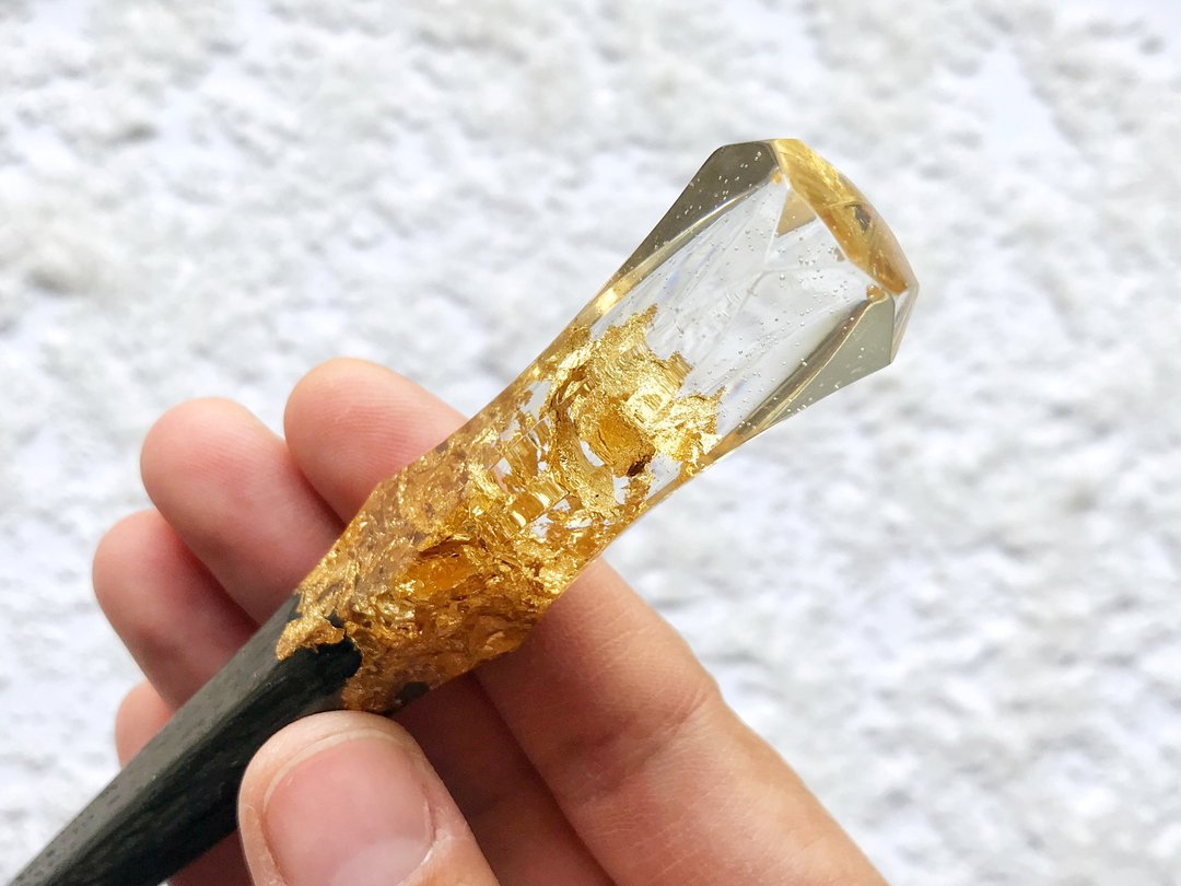 Wooden hair stick, Hair pin with clear resin and gold foil, Hair Accessorie - 发饰 - 木头 透明