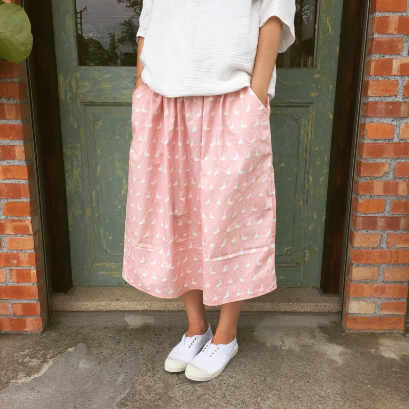 手作服  舒服春夏棉质口袋童趣卡通鸭子圆裙 粉红粉绿两色 - 裙子 - 棉．麻 粉红色