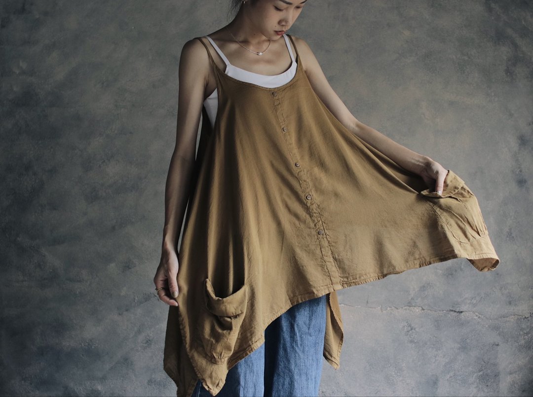 排扣细肩带伞状长版背心  土黄/丈青 - 女装背心 - 棉．麻 
