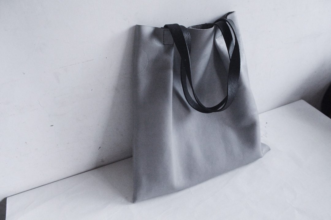 HUANGS 艹一田人简约灰真皮托特tote bag 肩背包 手提包 - 皮夹/钱包 - 真皮 