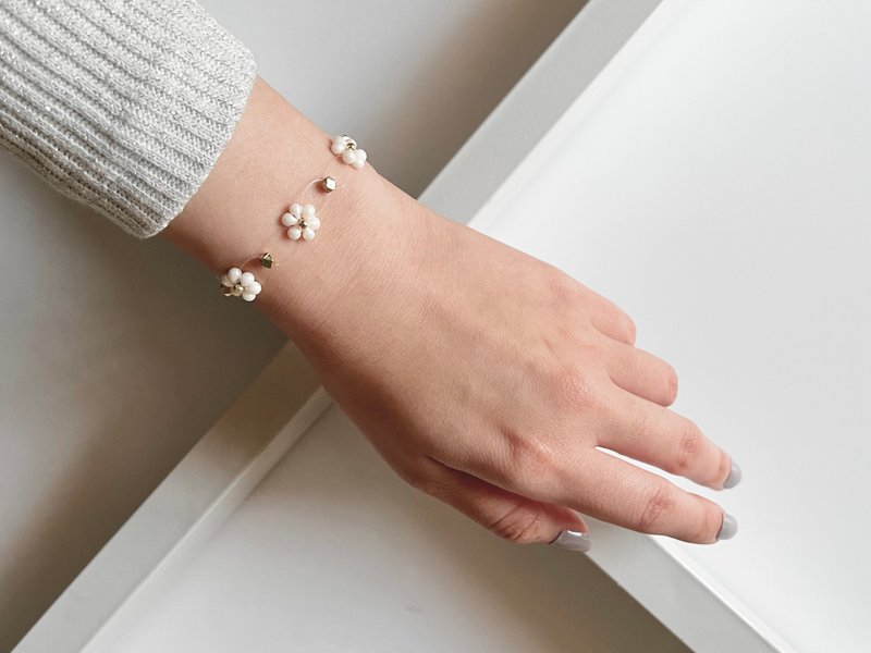 大人感 透明感 气质珍珠白木棉花花串珠手链 - 手链/手环 - 塑料 白色