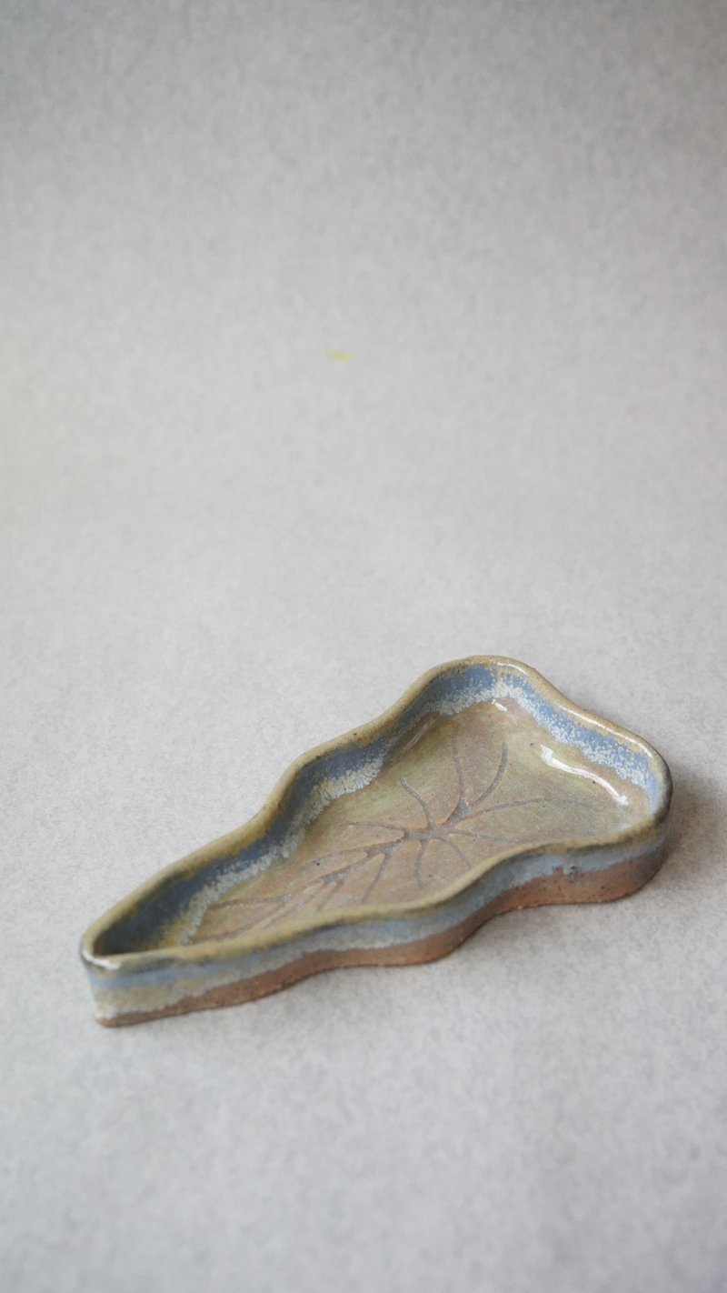 • 米粒出陶中 • 076 沙滩上的精灵 - 仙女叶盘 - 摆饰 - 陶 多色