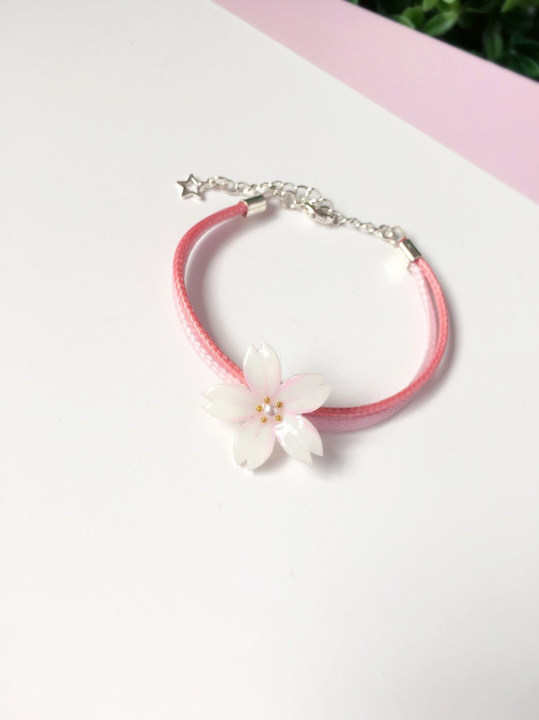 *Haku·Neko* [限定白桜系列] 手绘白樱粉红双色手绳手链 - 手链/手环 - 压克力 多色