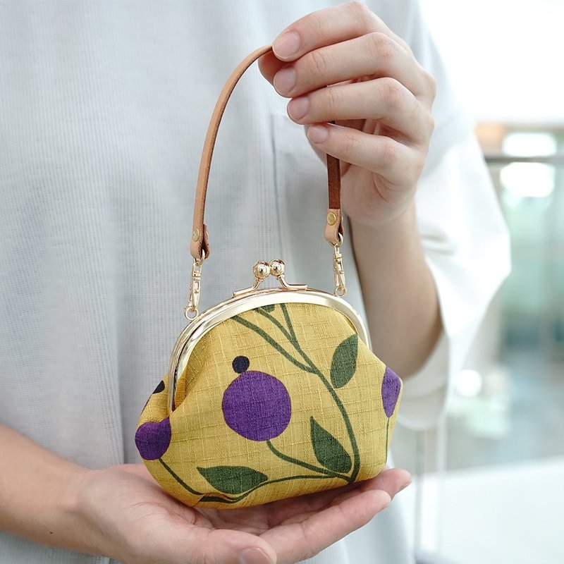 黄姜紫花手染口金包|手挽包|斜背包 - 侧背包/斜挎包 - 棉．麻 