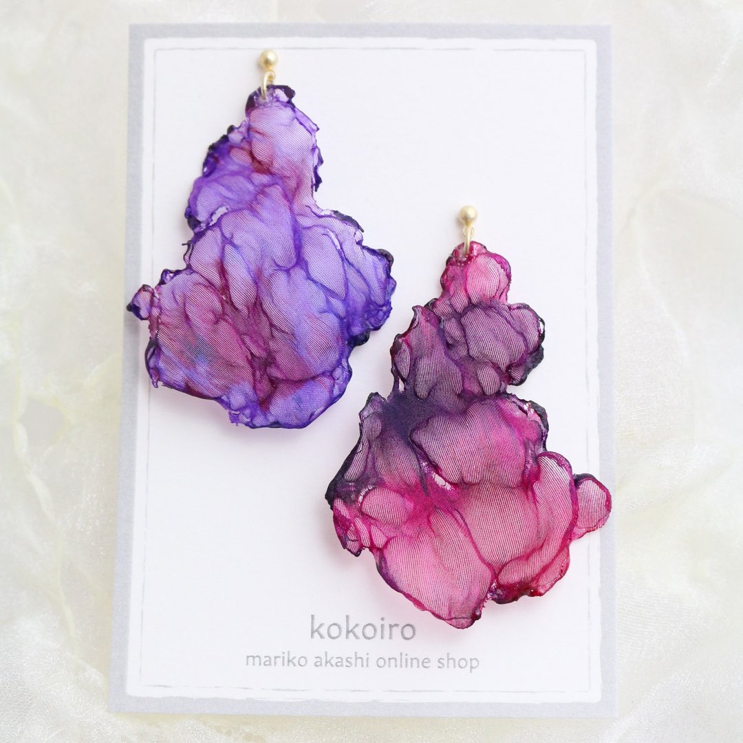 Flickering flame purple and pink swaying asymmetric earrings - 耳环/耳夹 - 其他人造纤维 紫色