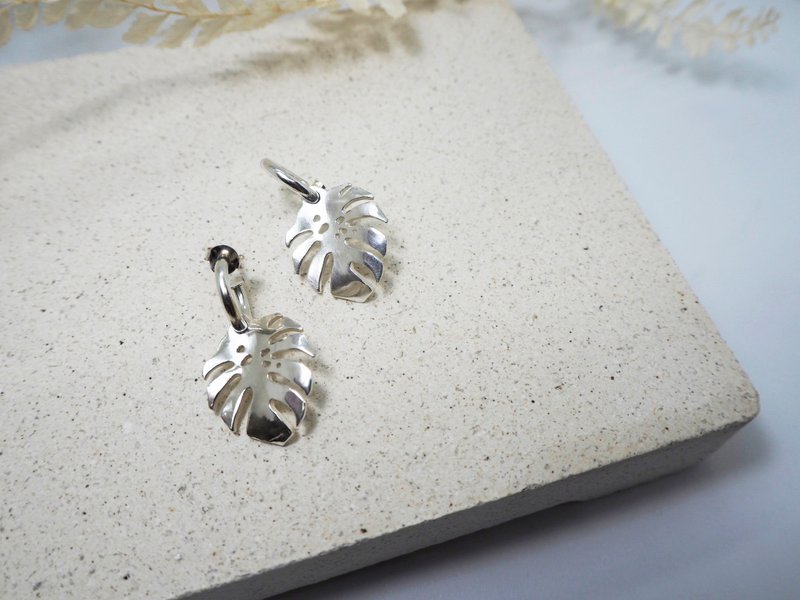 。植被之上。NO.10 龟背芋 耳环//925银 - 耳环/耳夹 - 纯银 银色