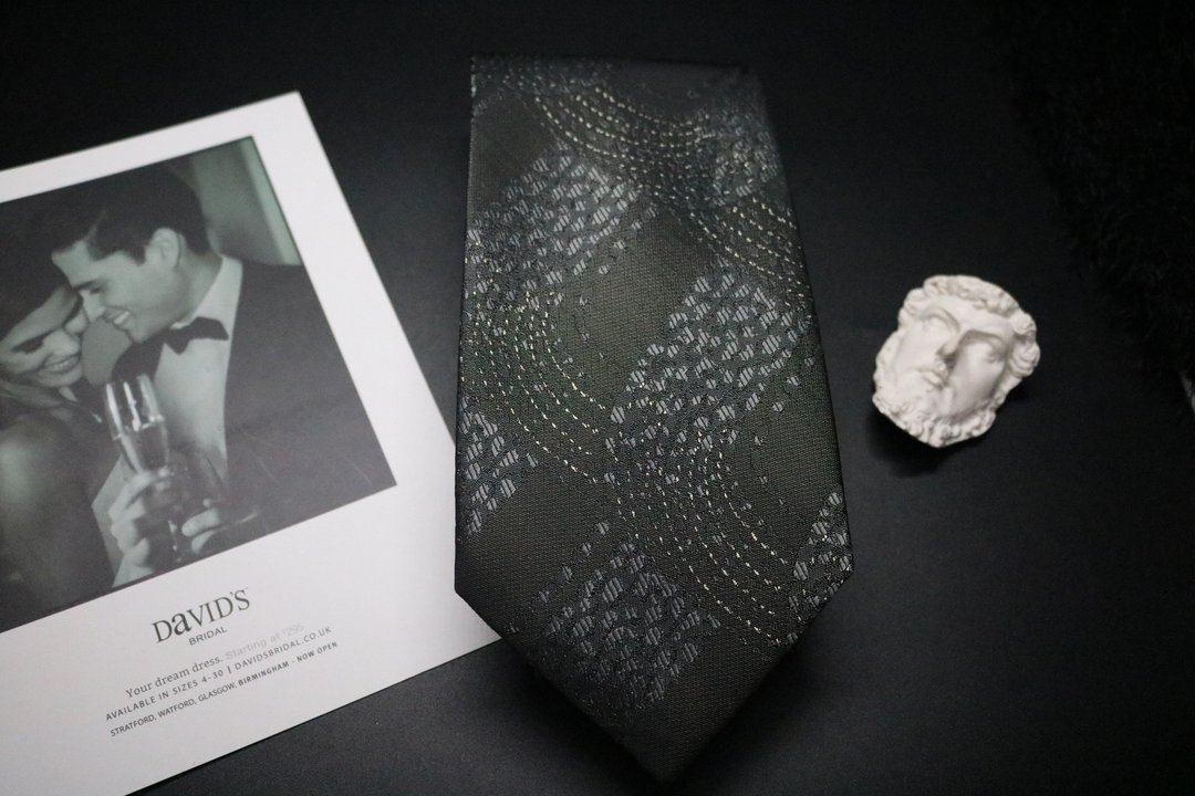 灰黑色暗纹花卉领带/真丝雅痞百搭necktie - 领带/领带夹 - 丝．绢 黑色
