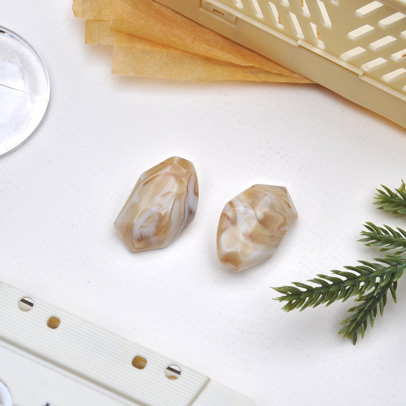 夸张不规则原石感耳环/ 压克力耳环/ 拿铁混色款 - 耳环/耳夹 - 压克力 