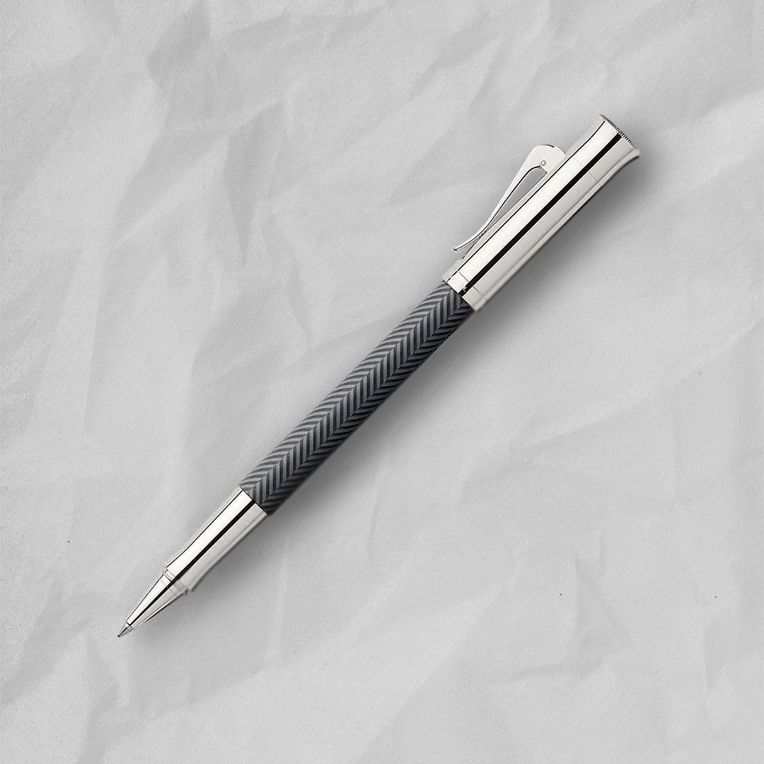 【Graf von Faber-Castell】 绳纹饰 钢珠笔-黑绸缎 VIP刻字服务 - 钢珠笔 - 树脂 黑色