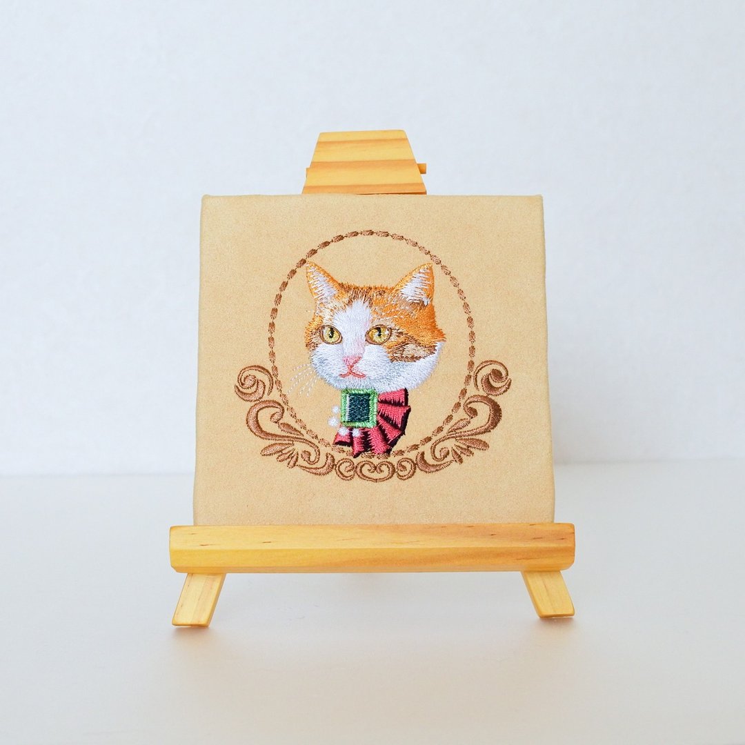 Brown white cat and emerald embroidery panel fabric panel/yellow - 墙贴/壁贴 - 聚酯纤维 黄色