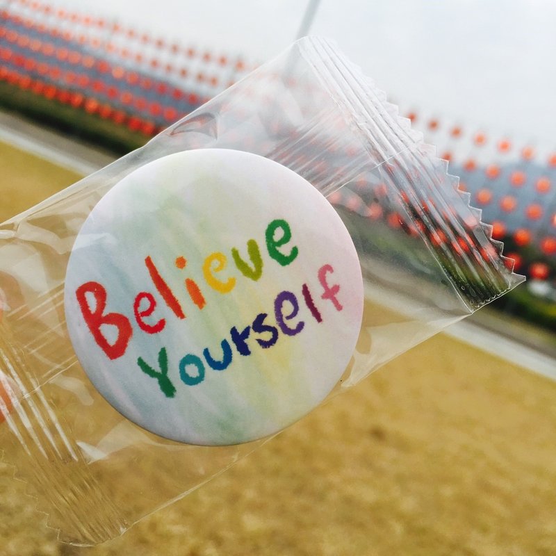 Believe Yourself / 中徽章 - 徽章/别针 - 塑料 