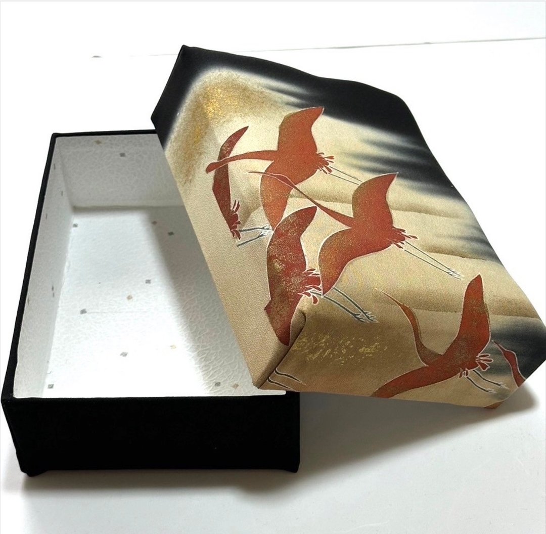 TAKARABAKO——用日本和服布料覆盖的储物盒。日本制造。体验日本 - 收纳用品 - 丝．绢 黑色