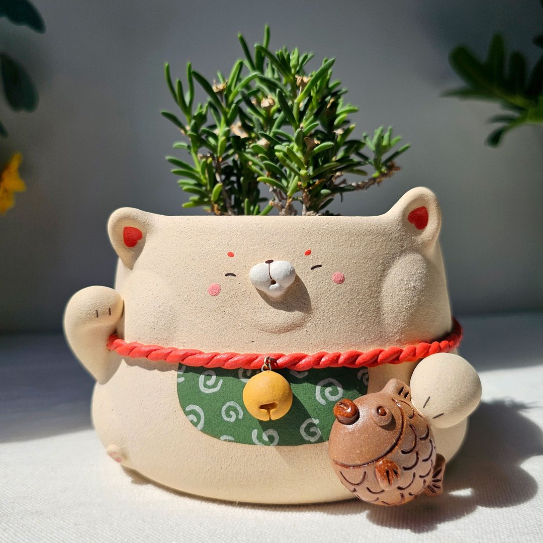 White lucky cat plant pot, holding fish. Handmade planter. - 花瓶/陶器 - 陶 