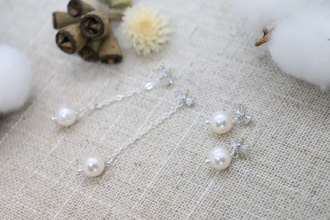 Round Pearl Drop Cubic Bow 925 Silver Post Earrings - 耳环/耳夹 - 珍珠 