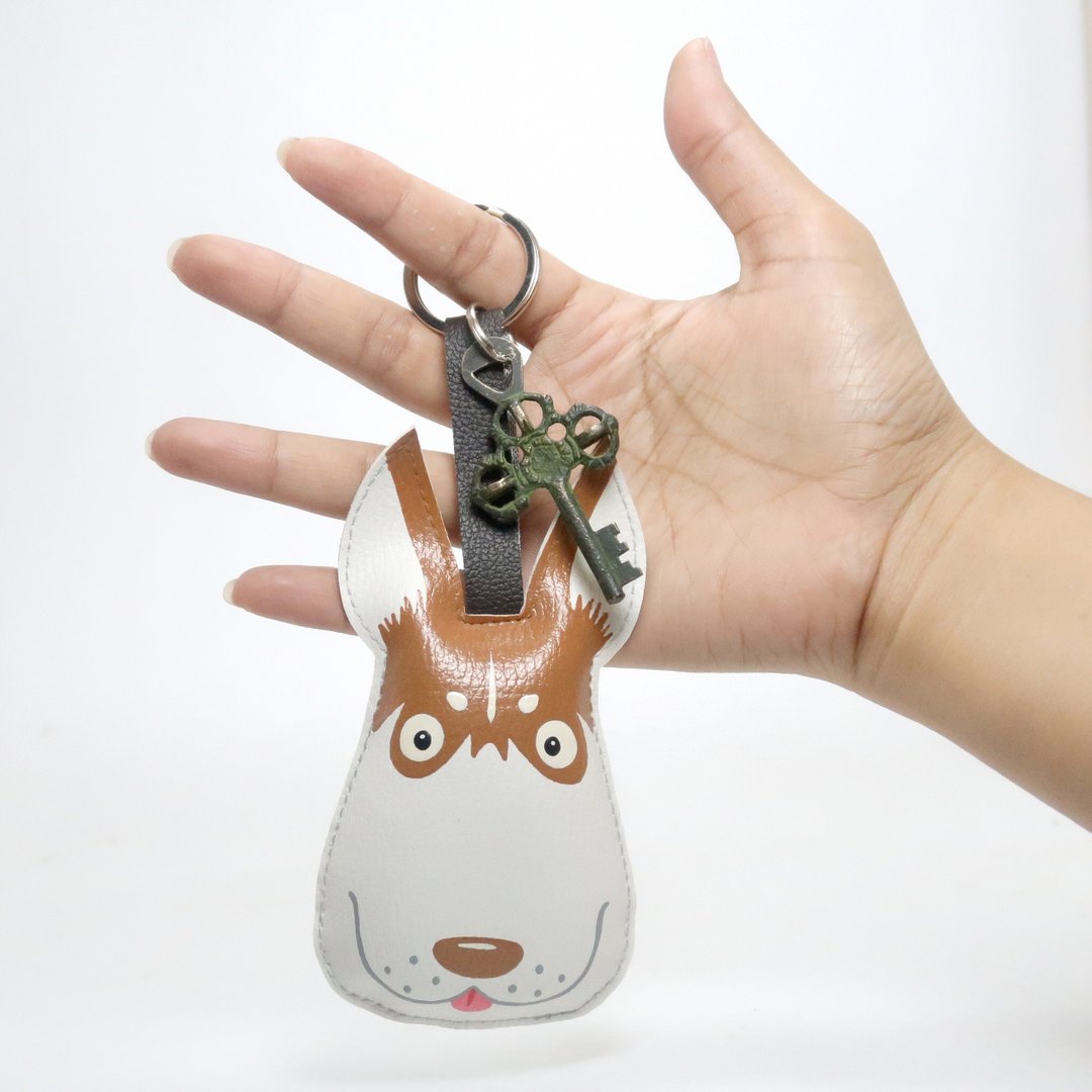 Brown Siberian Husky keychain, gift for animal lovers add charm to your bag. - 吊饰 - 人造皮革 咖啡色