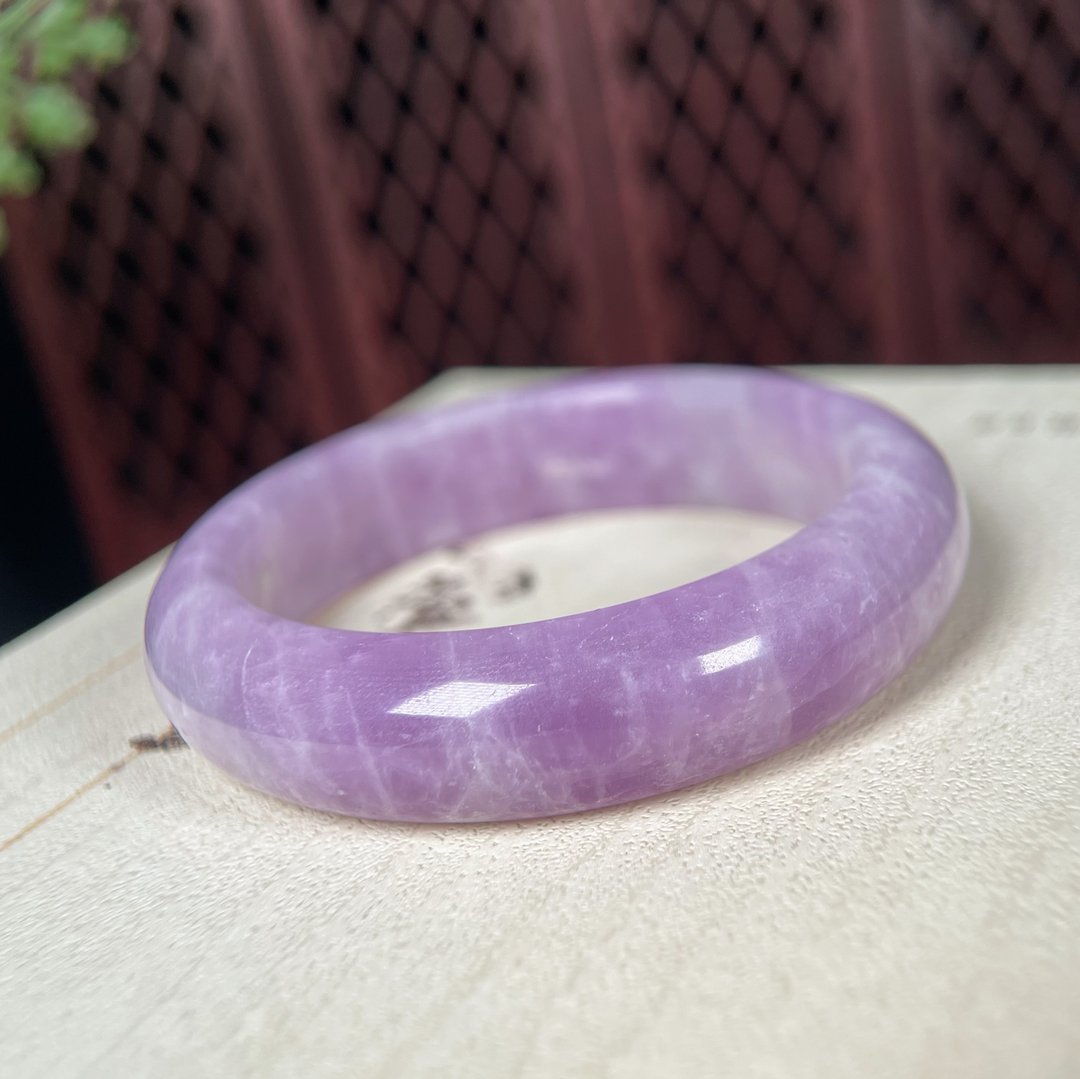 稀有紫锂辉手镯51MM 星光猫眼薰衣草紫水晶手环 浪漫清丽柔润淡雅 - 手链/手环 - 水晶 紫色