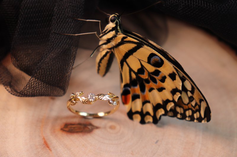 【花坛a kadan系列】k18/V字叶片钻戒 - 戒指 - 贵金属 金色