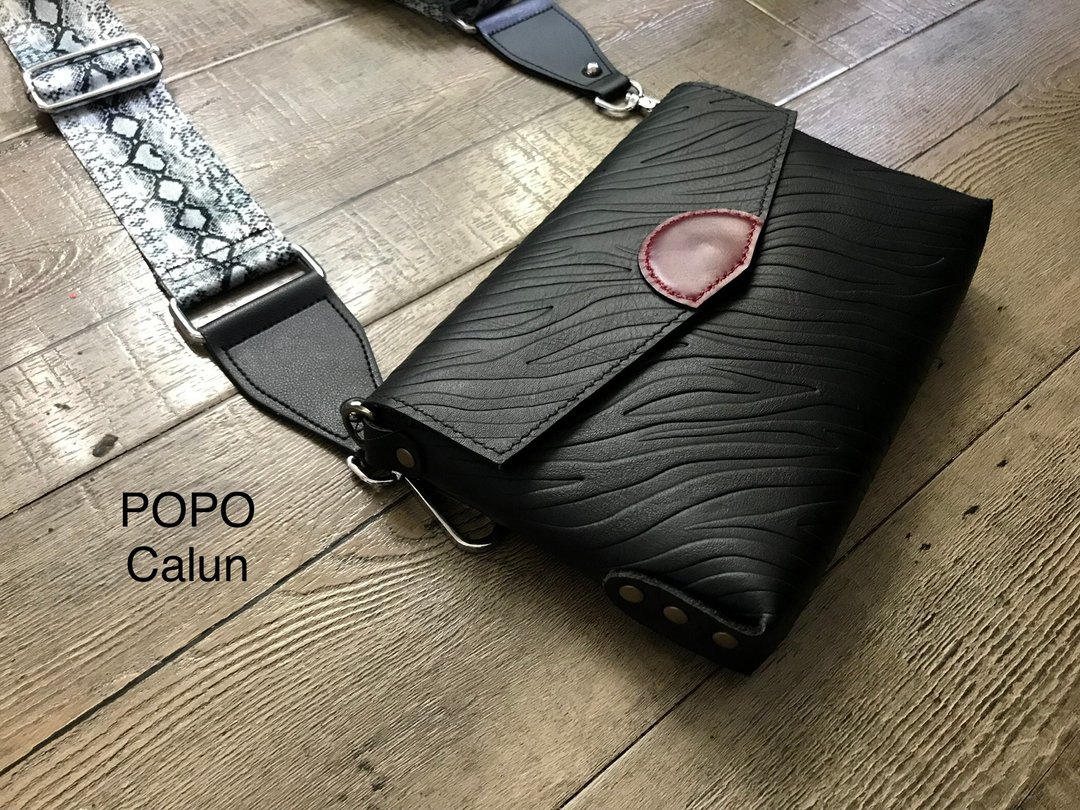POPO- 黑时尚- 皮革侧背包 - 侧背包/斜挎包 - 真皮 红色