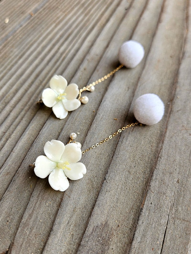 白樱毛球 14K包金 垂坠耳环/耳夹 - 耳环/耳夹 - 粘土 白色