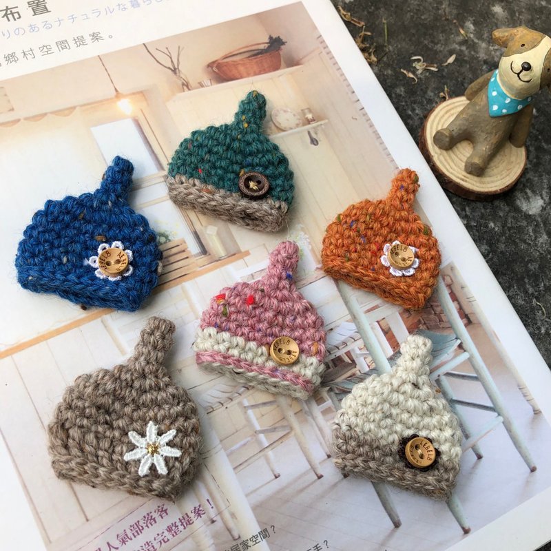 钩织工艺。迷你精灵帽别针 - 徽章/别针 - 其他人造纤维 卡其色