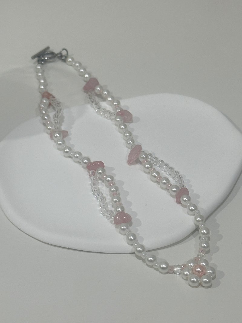 疗愈串串-可爱俏皮草莓甜心手作串珠项链 - 锁骨链 - 其他材质 粉红色