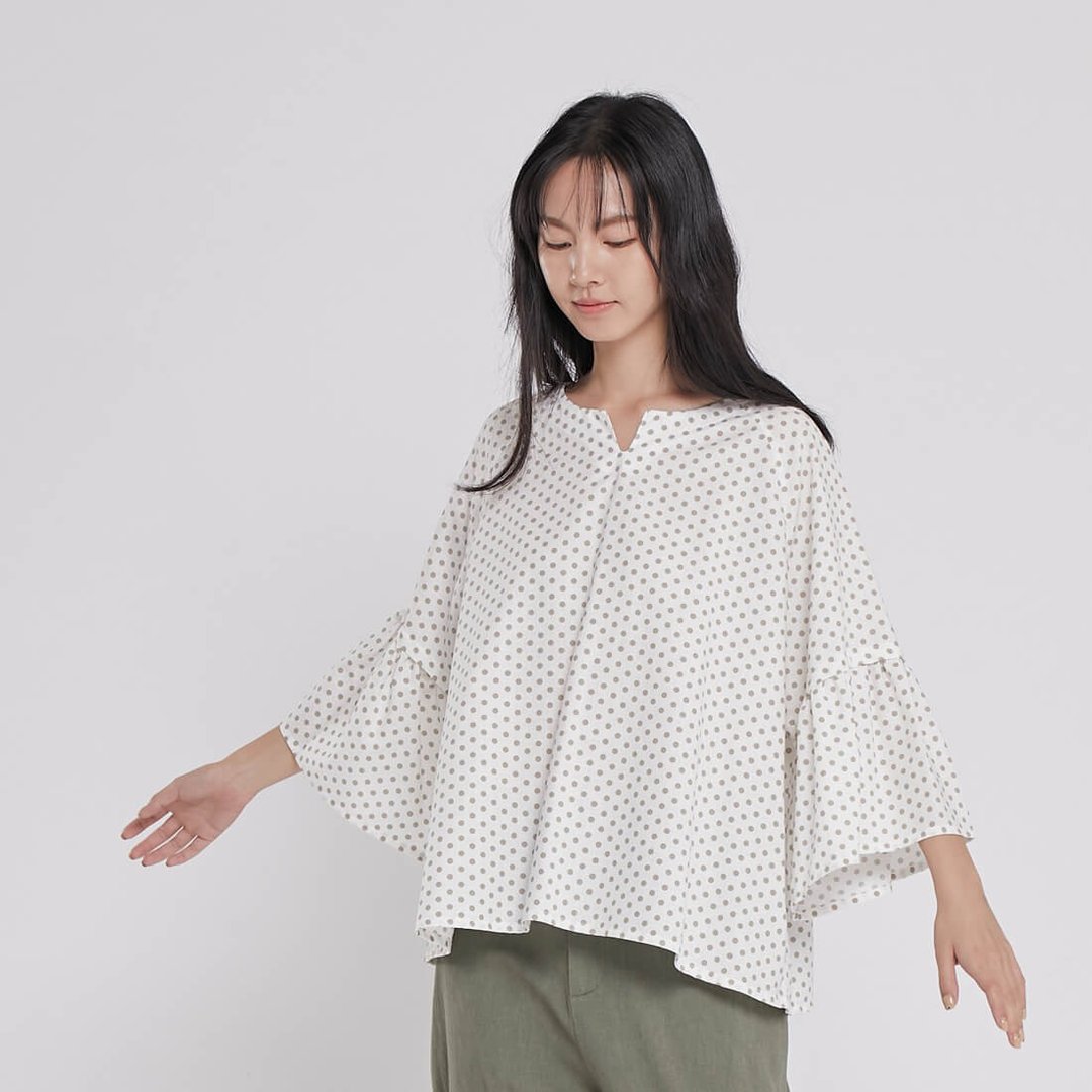 Elsa V型缺口领喇叭袖上衣/灰點 - 女装上衣 - 棉 白色