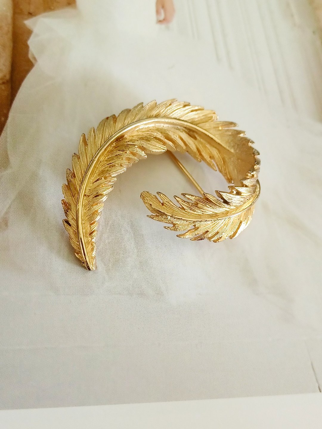 vintage jewelry 典雅金色羽毛别针 - 胸针 - 其他金属 