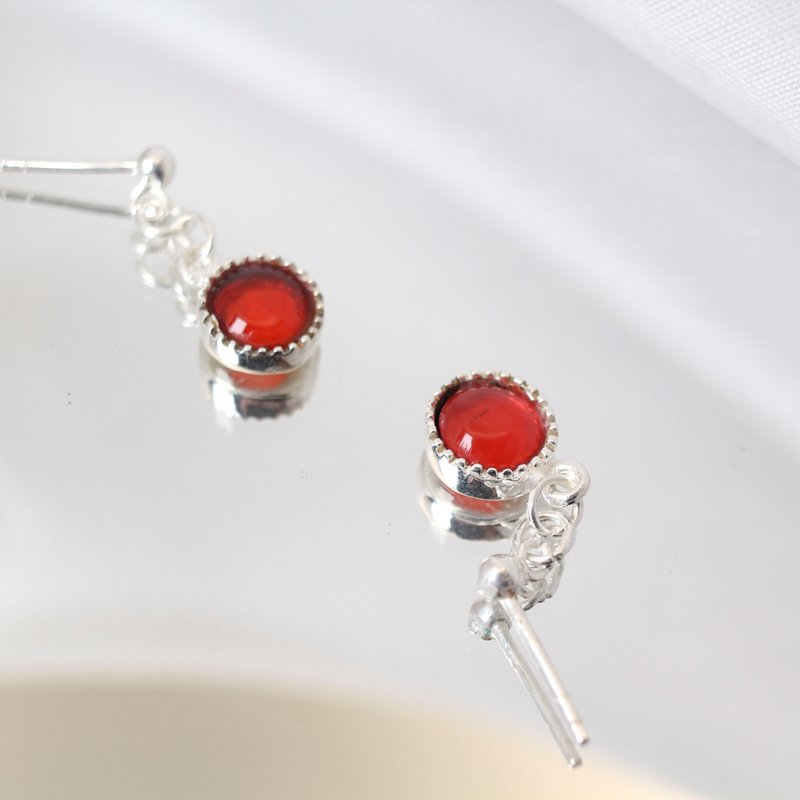 【SWS饰品】红玛瑙耳环 / 小玛瑙。垂坠耳环。纯银耳环 - 耳环/耳夹 - 纯银 红色
