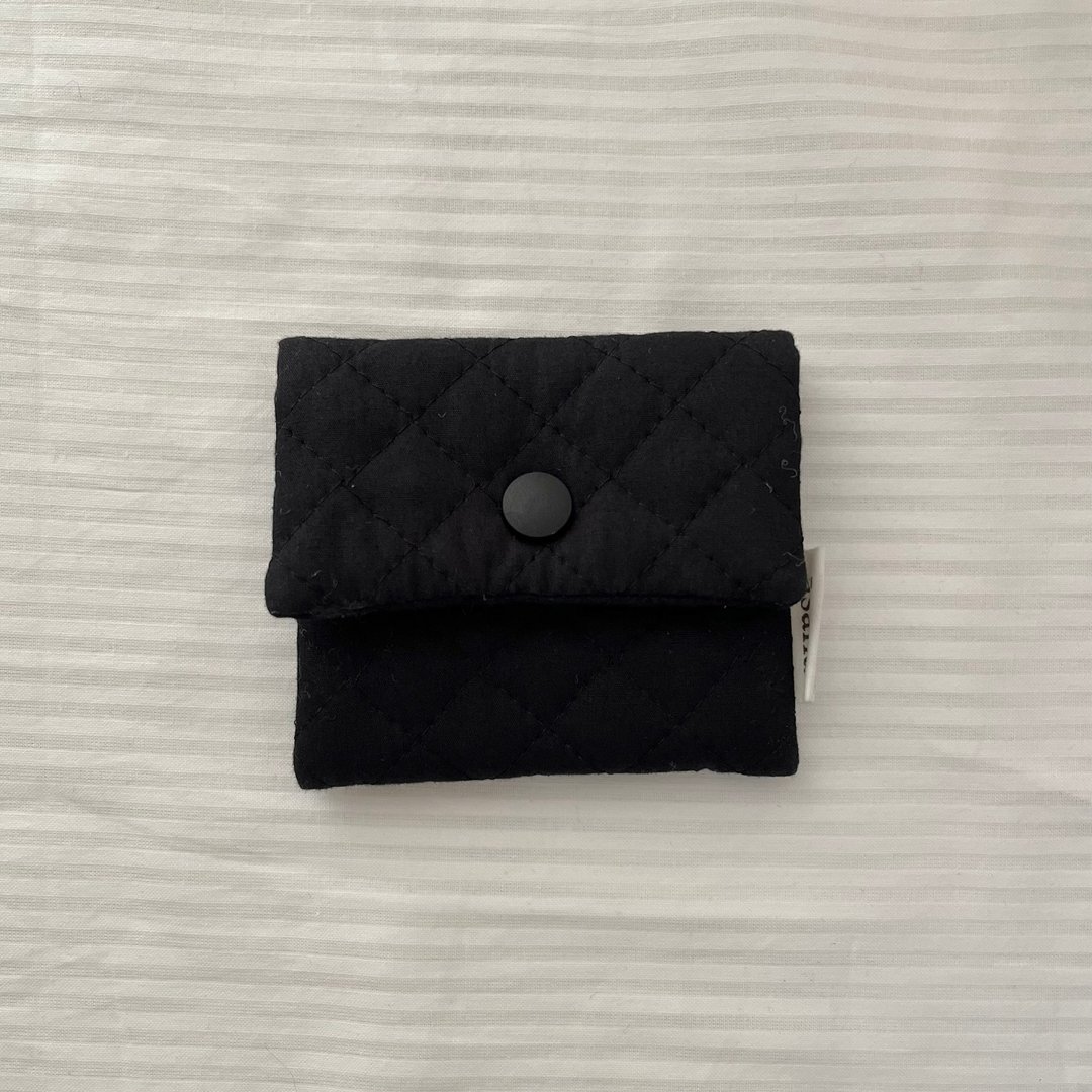 (Black) Quilt Button Mini Pouch - 化妆包/杂物包 - 棉．麻 黑色