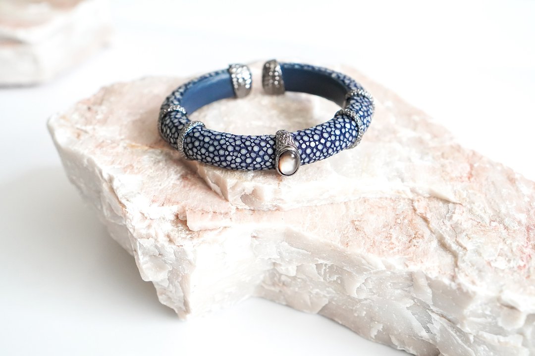 Stingray Bangle  High Fashion - 手链/手环 - 真皮 多色