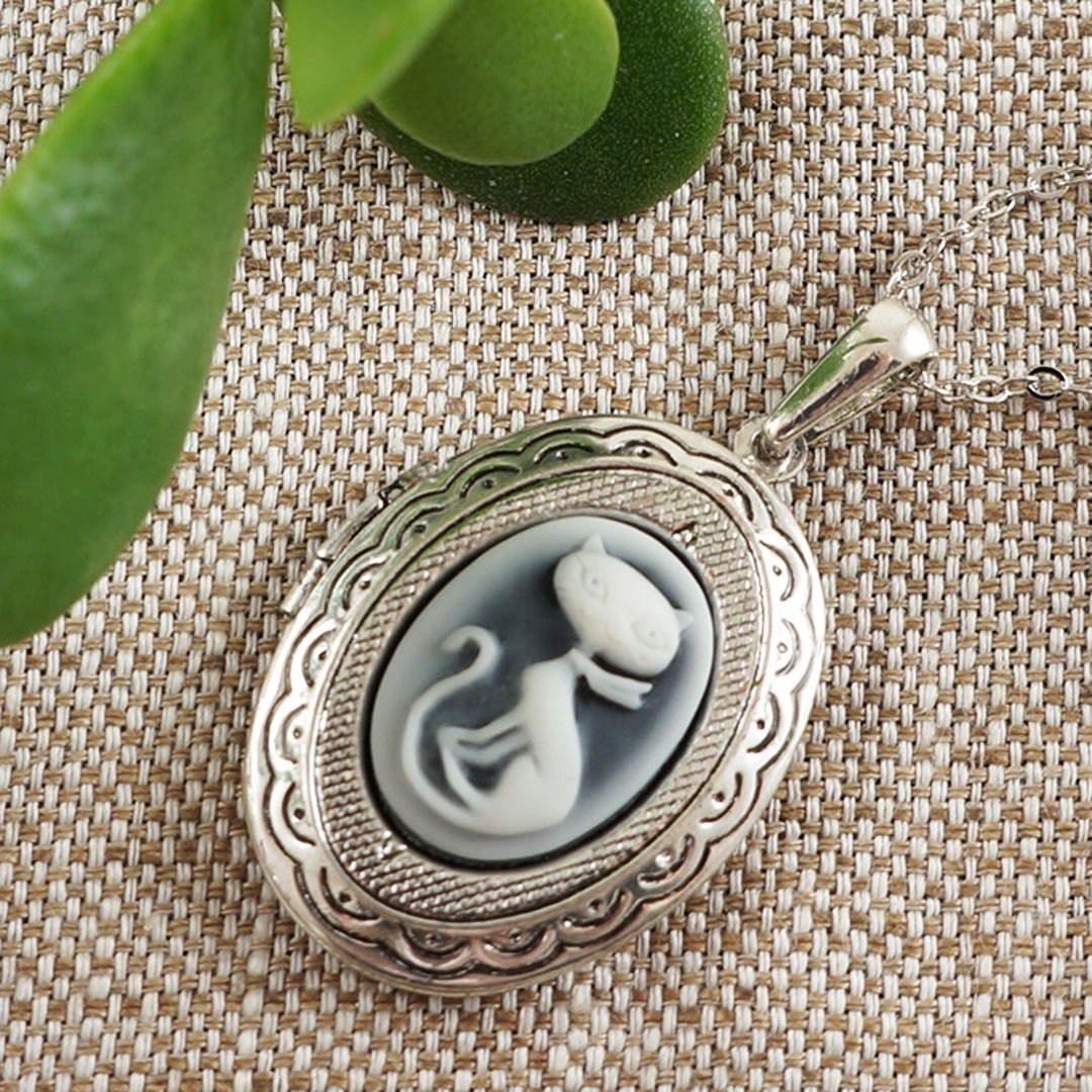 Cat Cameo Photo Locket Necklace Black White Gray Cameo Pendant Necklace Jewelry - 项链 - 其他材质 银色