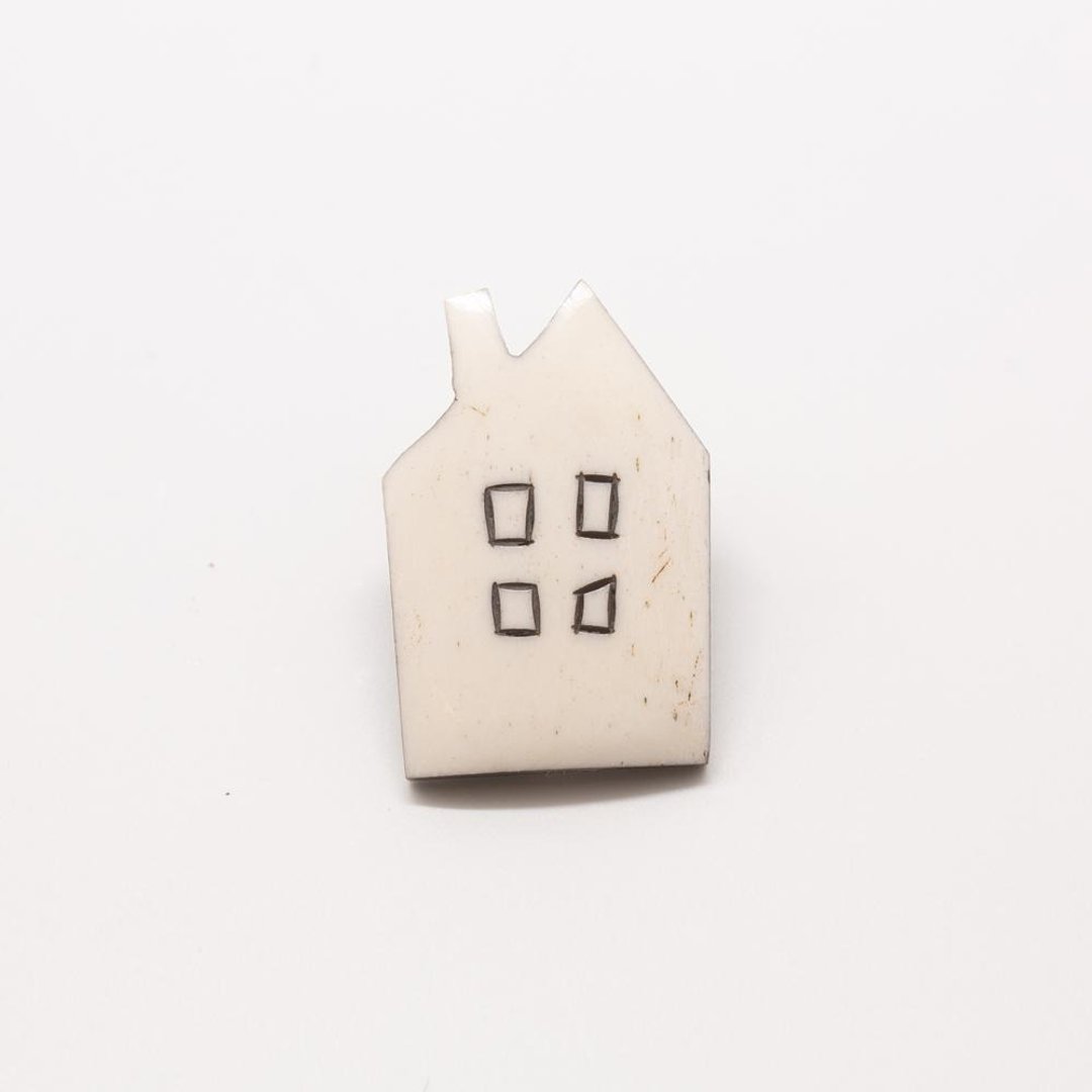 Buffalo bone brooch / house white - 胸针 - 环保材料 