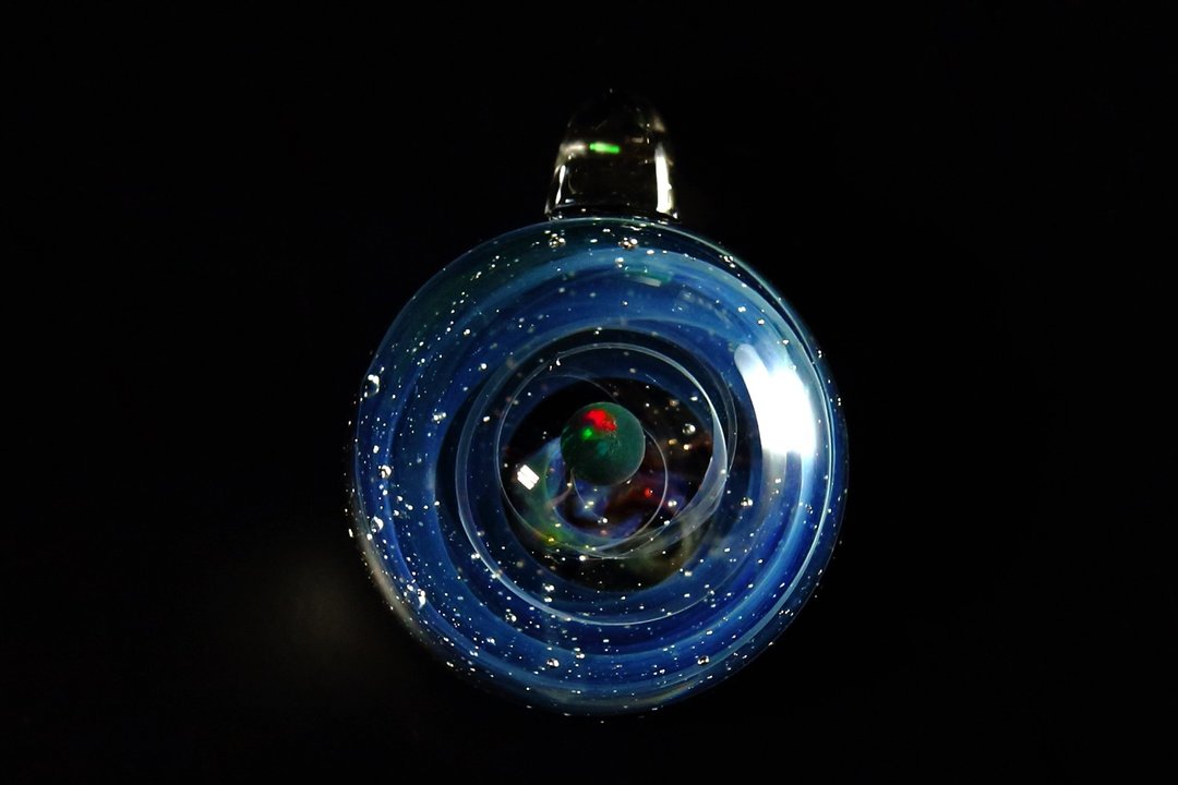 “螺旋宇宙”宇宙玻璃球 no.51 - 颈链 - 玻璃 蓝色