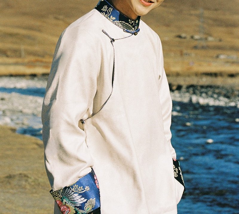 【长安】新中式復古藏装/六字真言扣外套 - 女装上衣 - 其他材质 白色