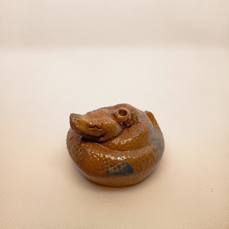 黄金蟒蛇造型香插扩香石茶宠纸镇陶瓷烧成生肖摆饰园艺造景小物 - 香薰/精油/线香 - 陶 多色