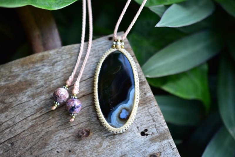 奇幻运河 黑玛瑙 Macrame 绳编坠饰 25 - 项链 - 石头 黑色