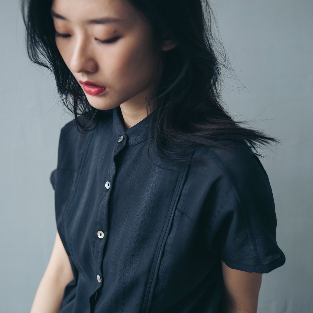 小立领拼片衬衫 - 靛蓝 - 女装衬衫 - 棉 蓝色