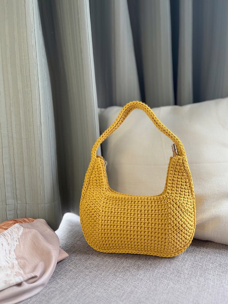 手工钩织Juno腋下半月包手袋单肩包姜黄色针织鈎织编织手作袋 - 手拿包 - 棉．麻 黄色